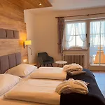 Wellnesshotel Waldruh מלון