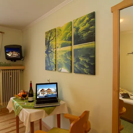Wellnesshotel Waldruh מלון 3*